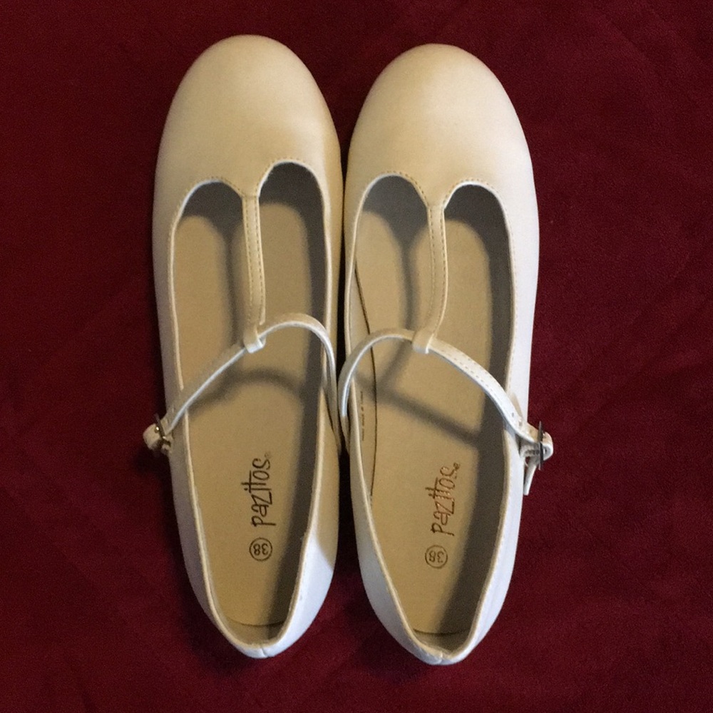 Girls size 38 dress shoe by Pazitos!